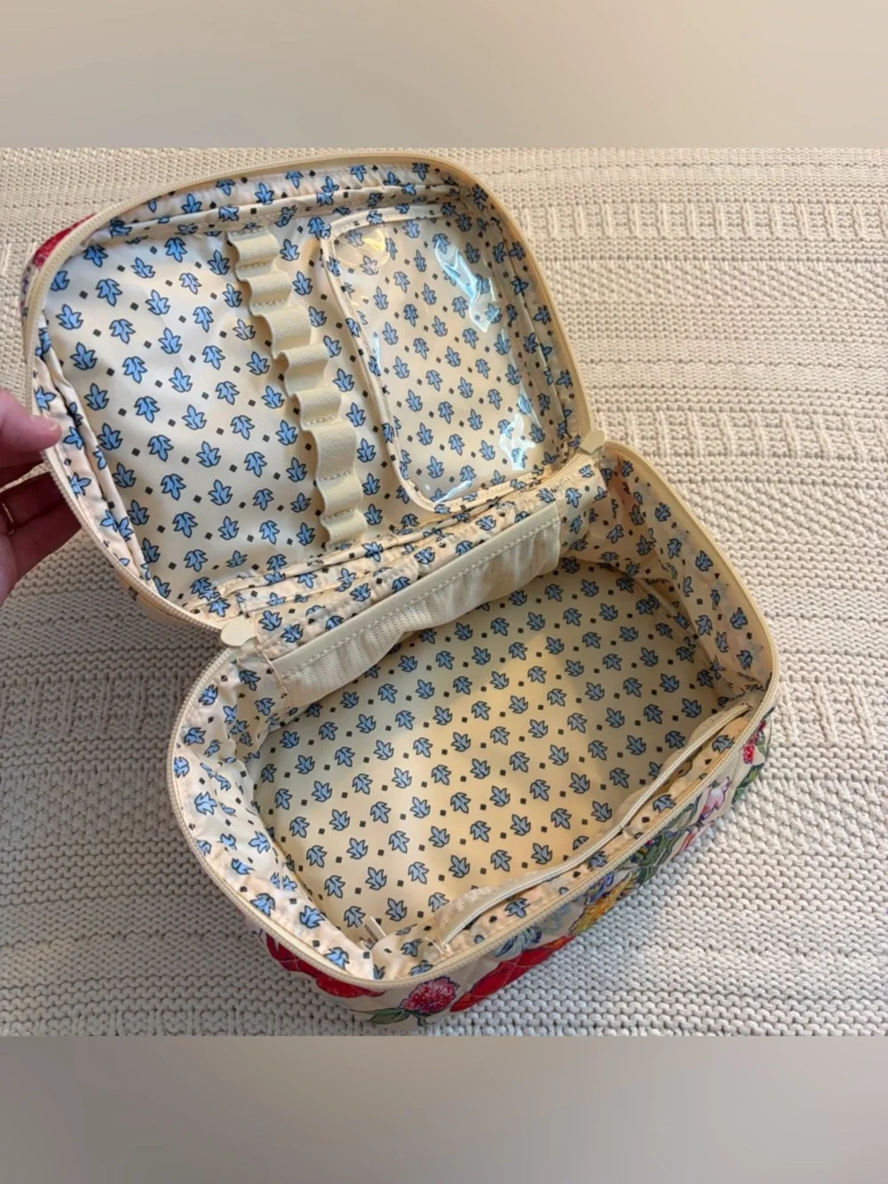 NWOT Vera Bradley Brush Up Cosmetic Case in All the Pretty Wildflowers print
